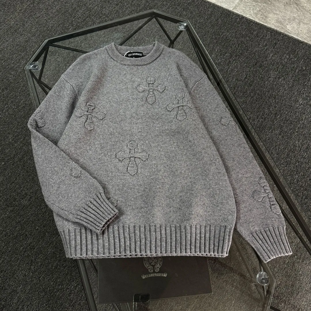 P290 Chrome Hearts 26 high-version wool knitted round-neck sweaters. High-end custom-made 500g sweater fabric. No deformation, no shrinkage, complete with three labels, same style for men and women. Process: The wool is knitted by a 7-needle imported machine. Color: 3 colors. SIZE: XS-L